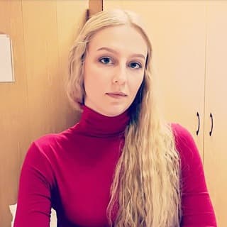Hot Sofie